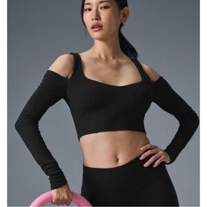 Black long sleeve butterfly crop